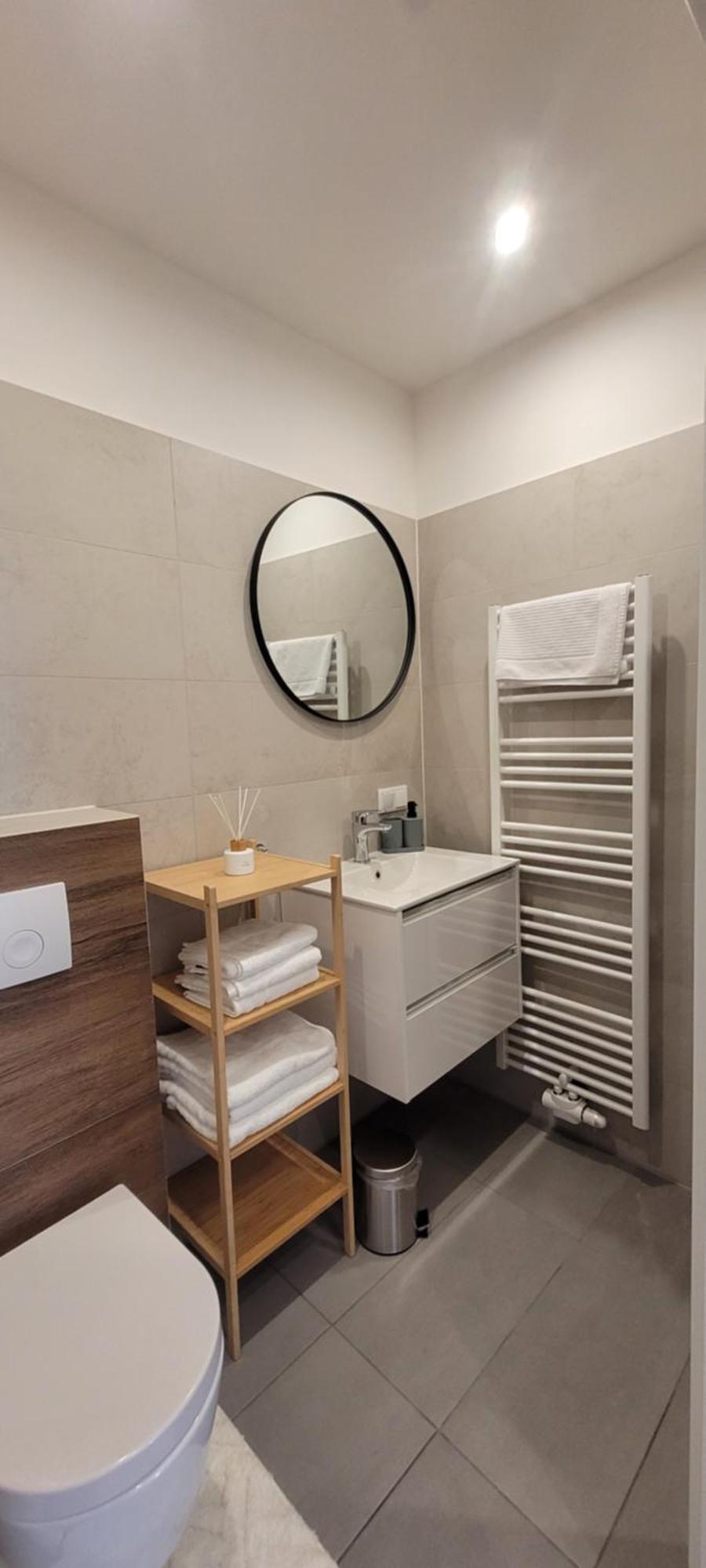 Altbauwohnung Mit Charme - Selbst Check In - Queensize Bett Viena Exterior foto